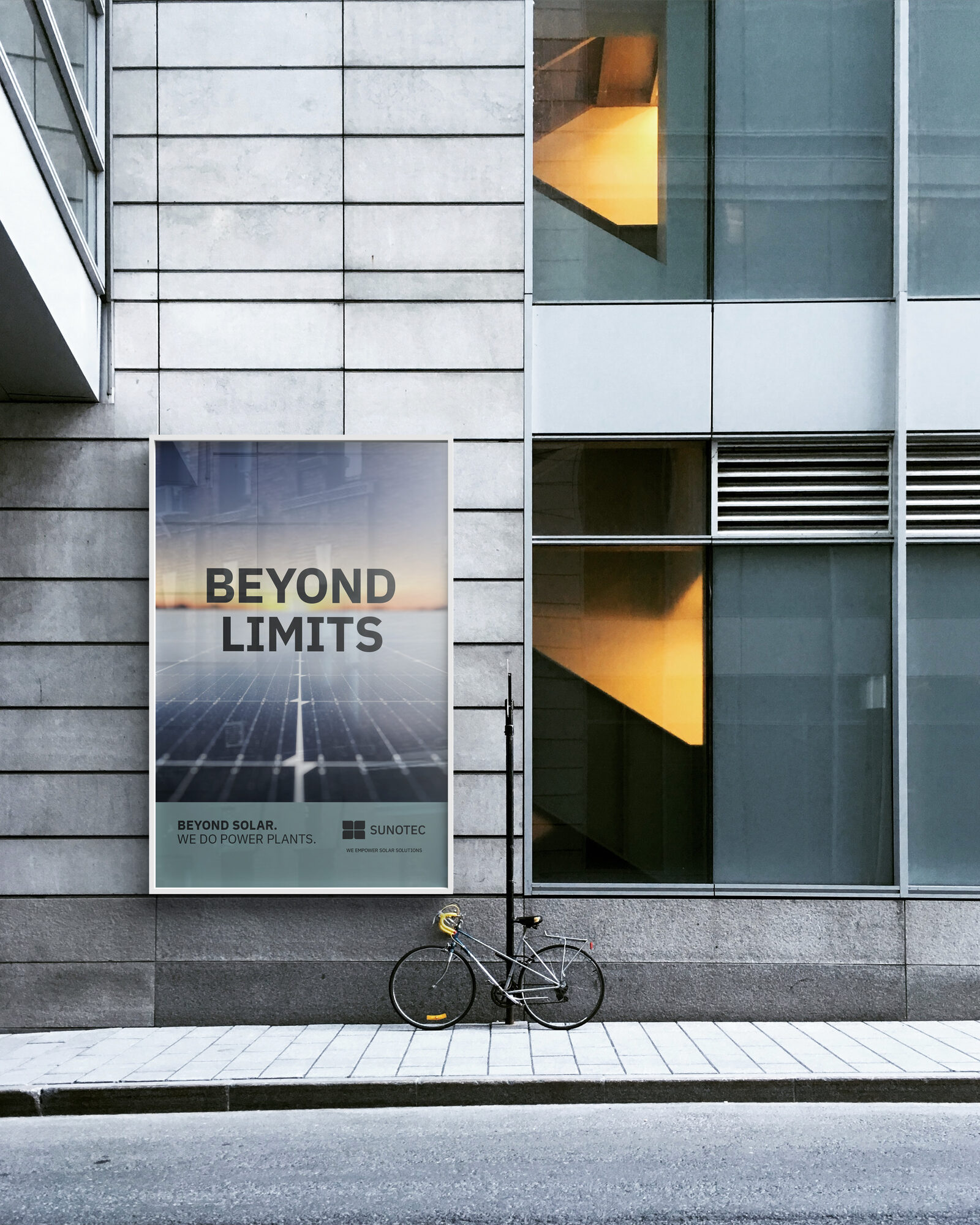 SUNOTEC Beyond-Limits-Plakat im Stadtraum